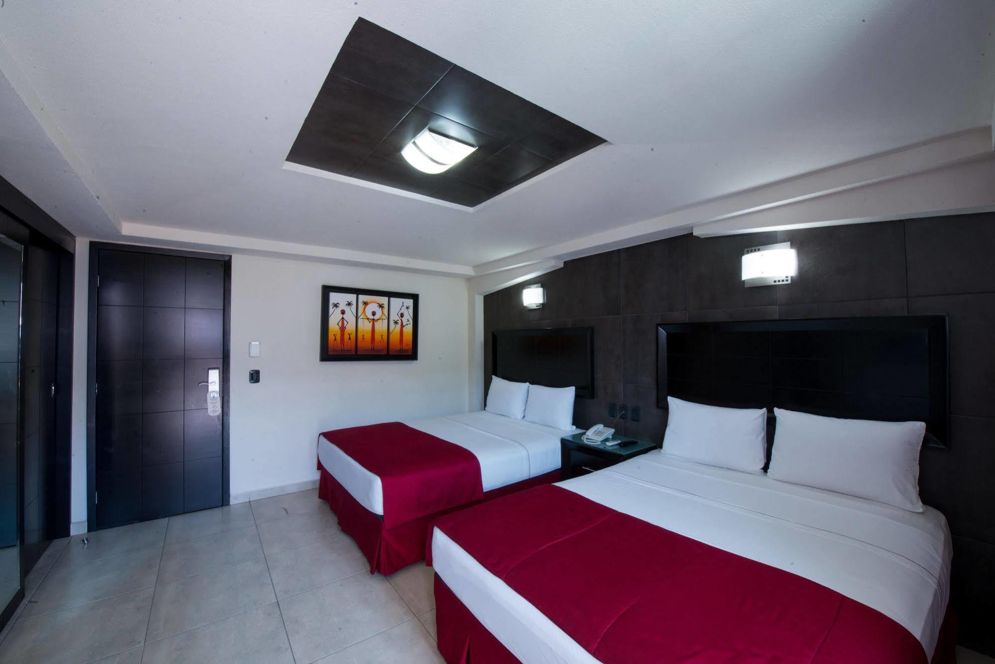 Hotel Portonovo Plaza Malecon Puerto Vallarta Ngoại thất bức ảnh